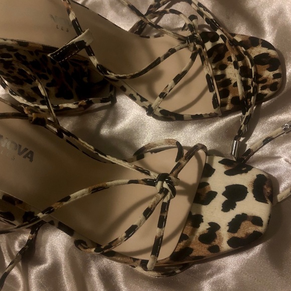 BRAND NEW leo print heels (fashionova) - Picture 3 of 3